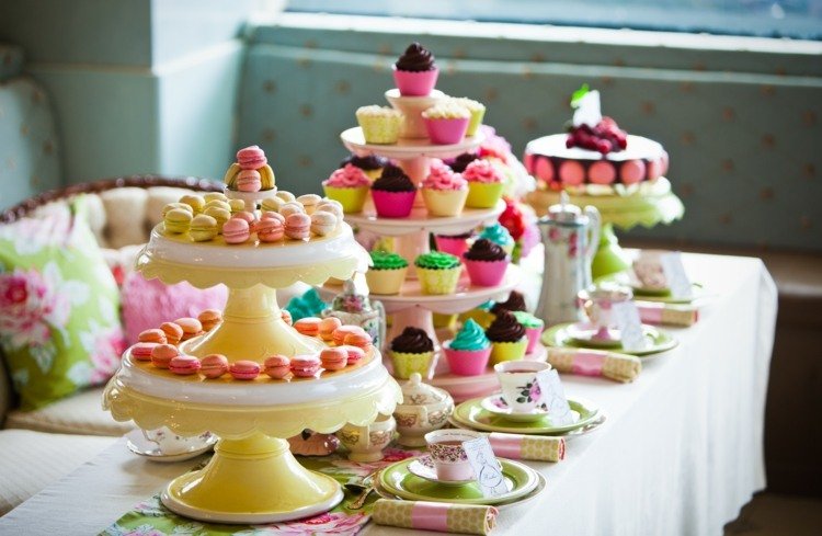 brud dusch trädgård färgglad dessert bord stå cupcakes bakverk idéer