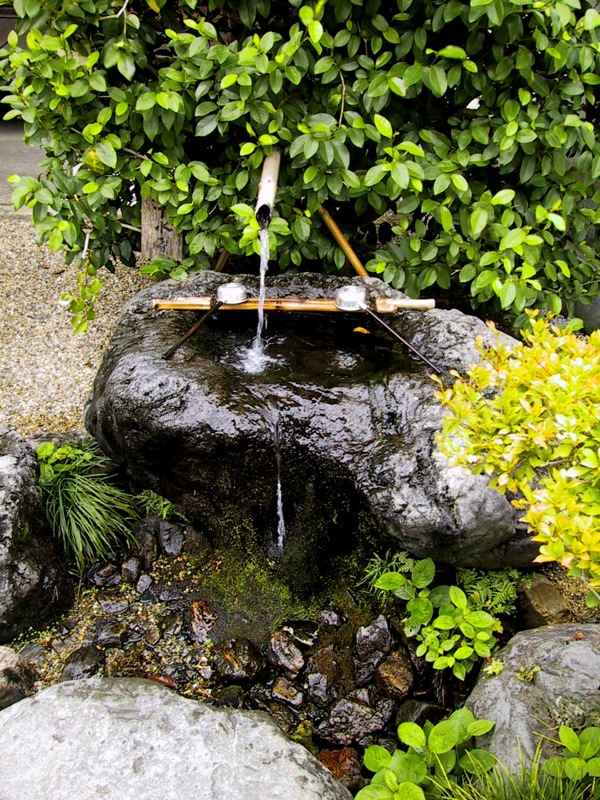 trädgård fontän sten idéer bambu pump zen känsla