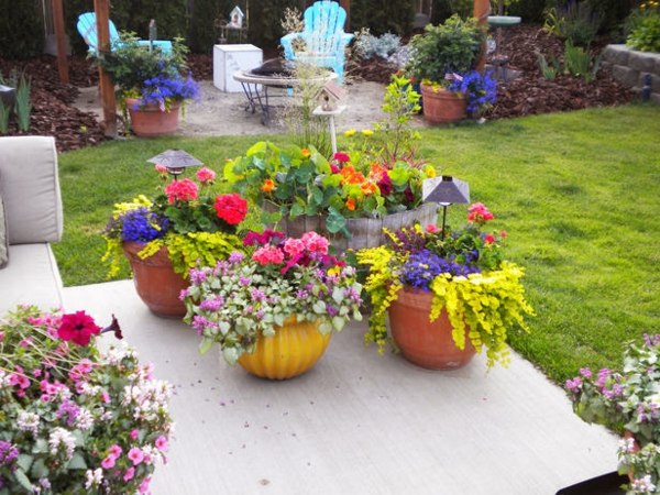 färgglada keramiska blomkrukor trädgårdsdekoration