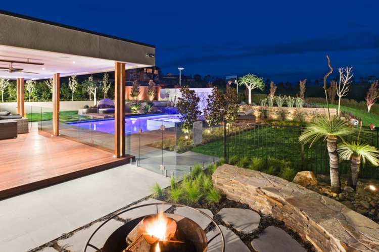 trädgård-design-terrass-takläggning-öppen spis-palmträd
