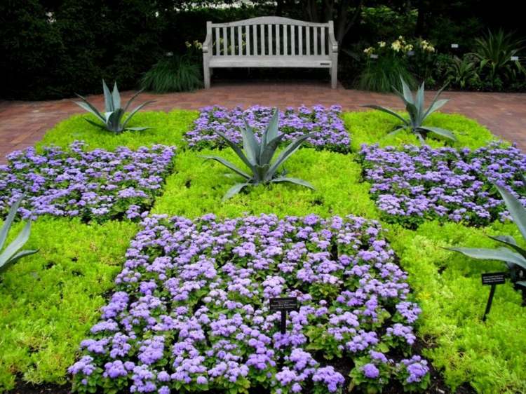 trädgård-kvadrat-sängkläder-idé-schackbräda-mönster-lila-blommor-vintergröna markskydd