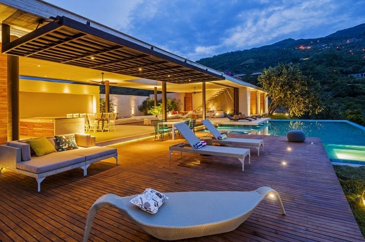 trädgård-lounge-möbler-ström-design-fritids-område-pool-solstolar-relax-pool