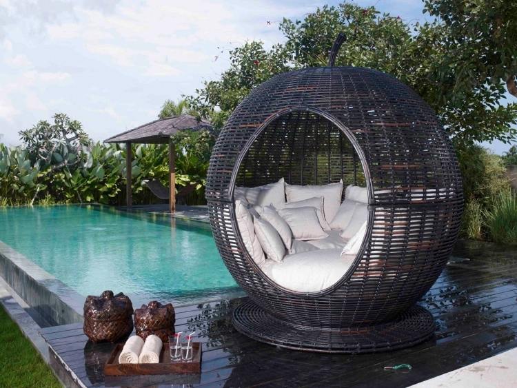 trädgård-lounge-möbler-ström-design-fritids-område-iglo-rhatan-kudde-pool