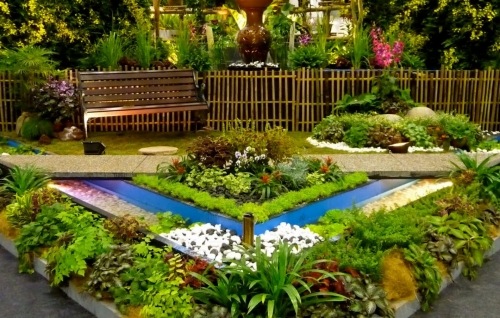 Trädgårdsbänk design flera dekorativa element fantastiska