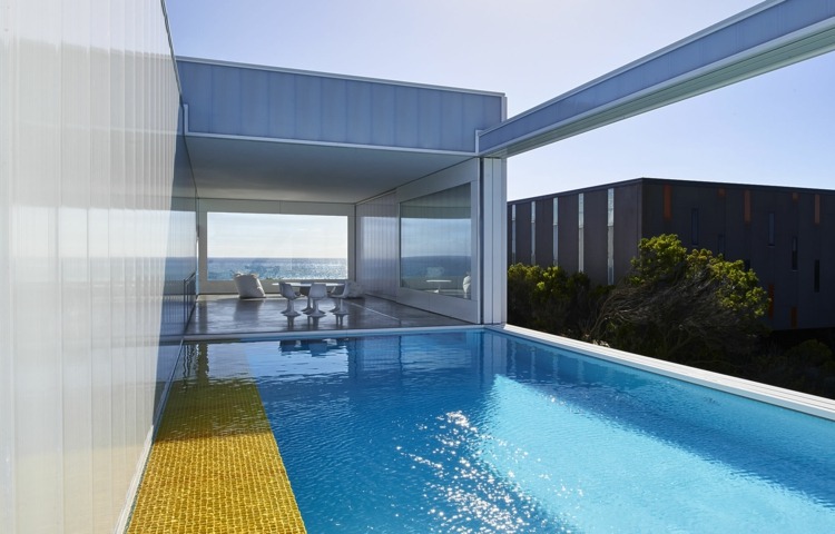 trädgård pool oändlighet design-gul-kakel-mosaik-minimalistisk-stil