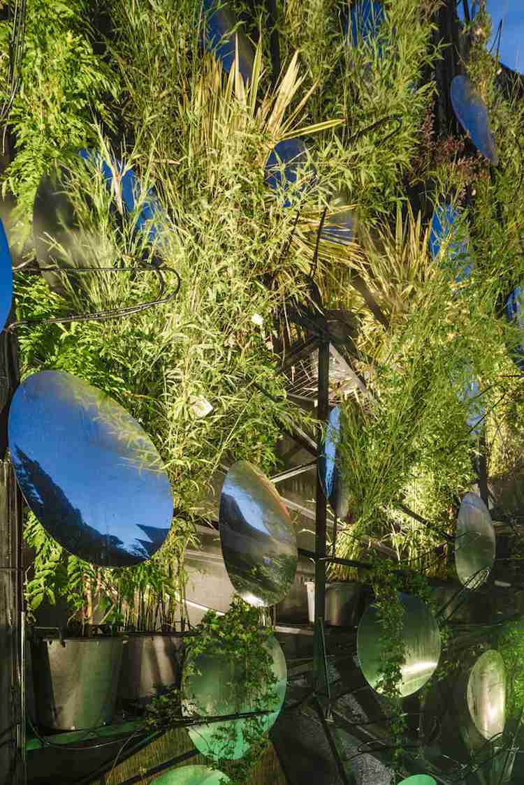 trädgård-pool-luftkylning-system-vatten-ånga-växter-bambu-spegel-rund