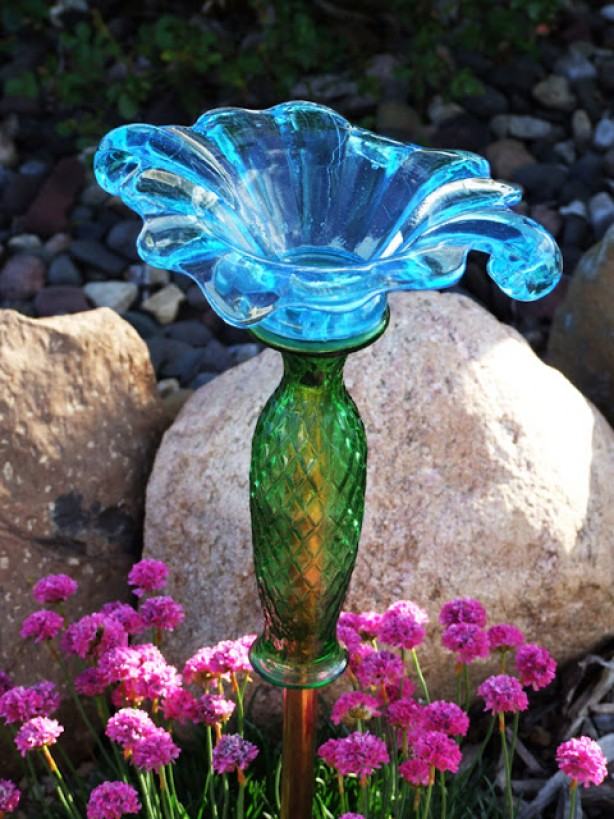 DIY trädgårdsskulpturer målat glasskålar flaska trädgårdskonst