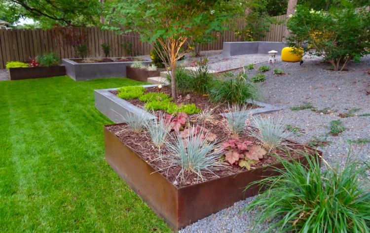 trädgård design gräsmatta stödvägg gjord av corten stål division