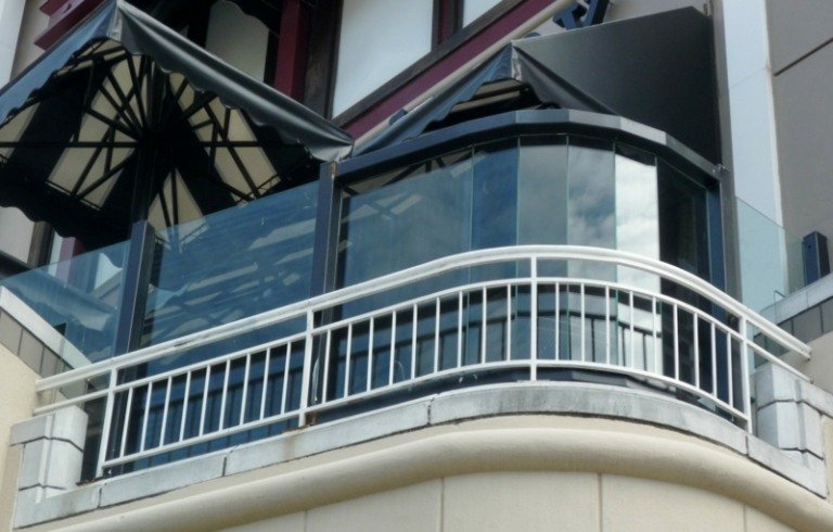 trädgård och balkong vindskydd avrundat glasfärgat metallräcke