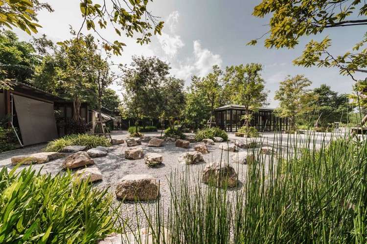 Ming Mongkol Park Thailand Landskapsarkitektur Stora stenar Grus