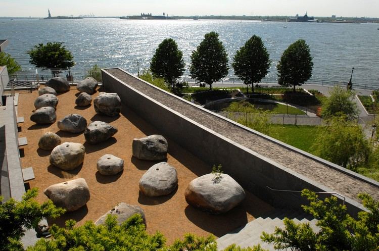Landskapsarkitektur med stenar New York kust