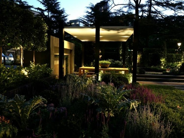 trädgård-landskapsarkitektur-idéer-terrass-bygg-lampor-indirekt-romantisk