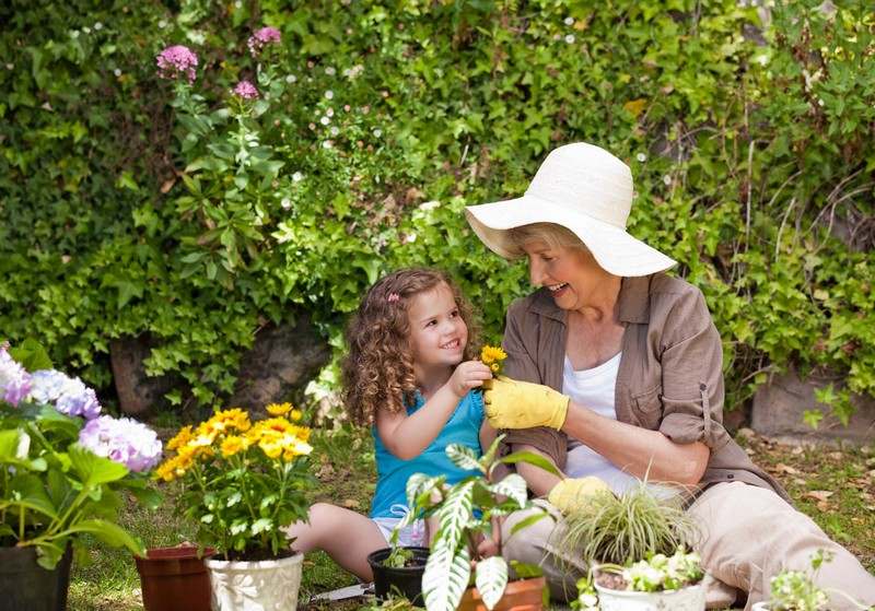 Trädgårdsskötsel-underlätta-tips-familj-mormor-tjejer