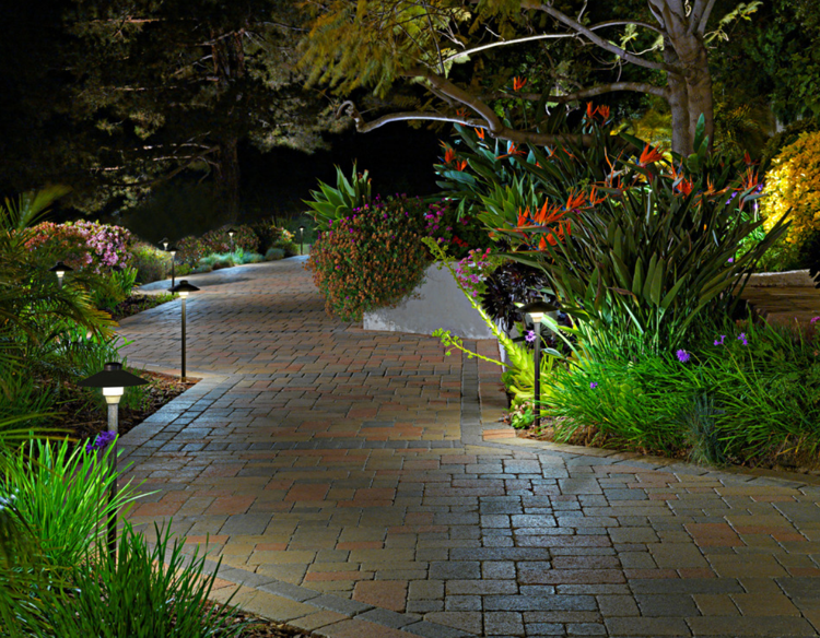 trädgård belysning-led-pollare-ljus-gångväg-metall