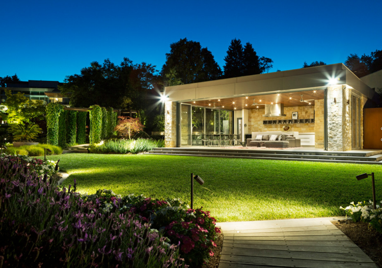 trädgård belysning-led-gräsmatta-hus-modern