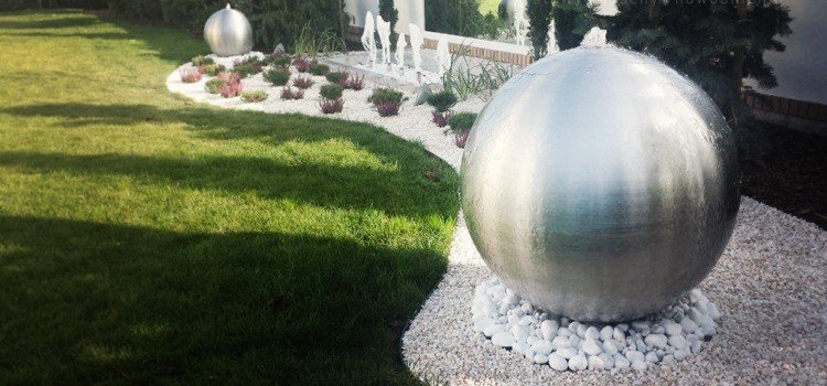 trädgård-dekoration-rostfritt-stål-rostfritt-stål-figurer-fontän-vatten funktion-sfär-kugel-grus-modern.jpg