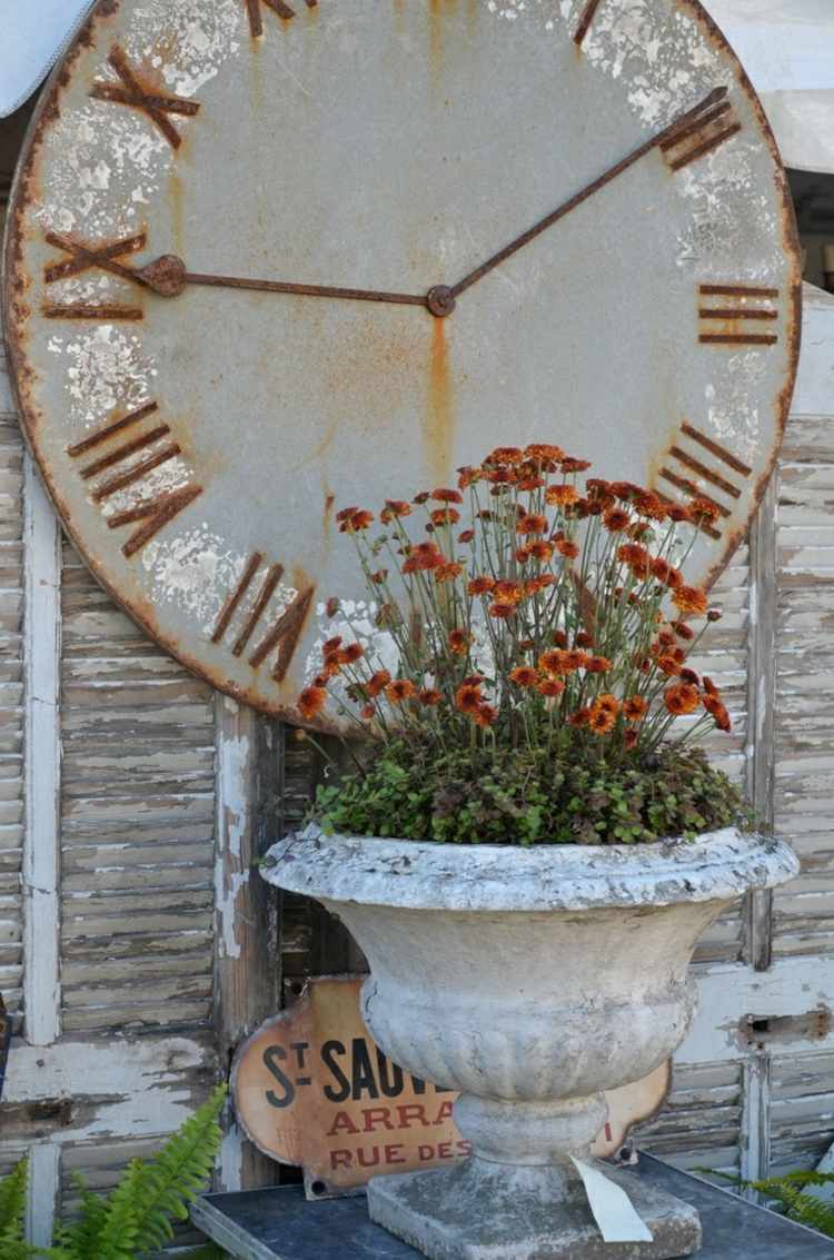 trädgård dekoration gjord av rost klocka-idé-dekoration-visa-romerska-nummer