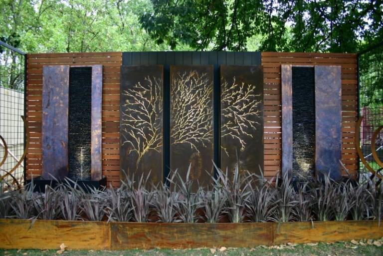 Trädgårdsdekoration idéer moderna-trä vägg-vatten funktioner