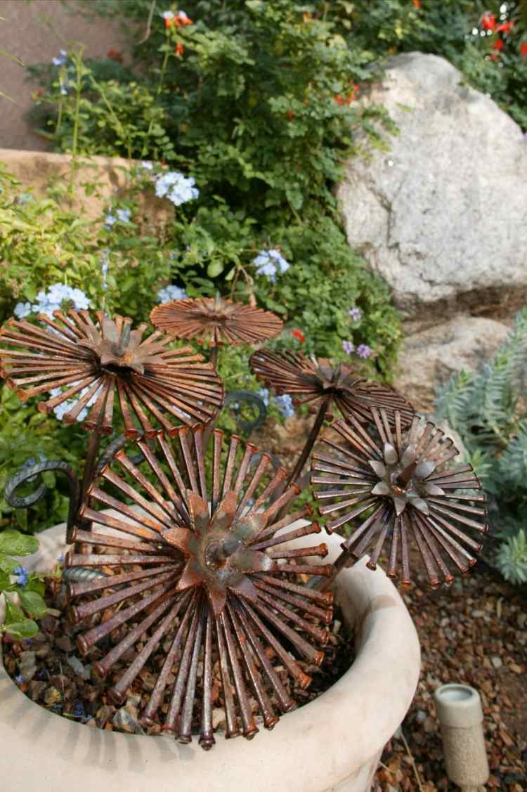 rostiga-trädgård-dekorationer-blommor-maskin-delar-trädgård pluggar