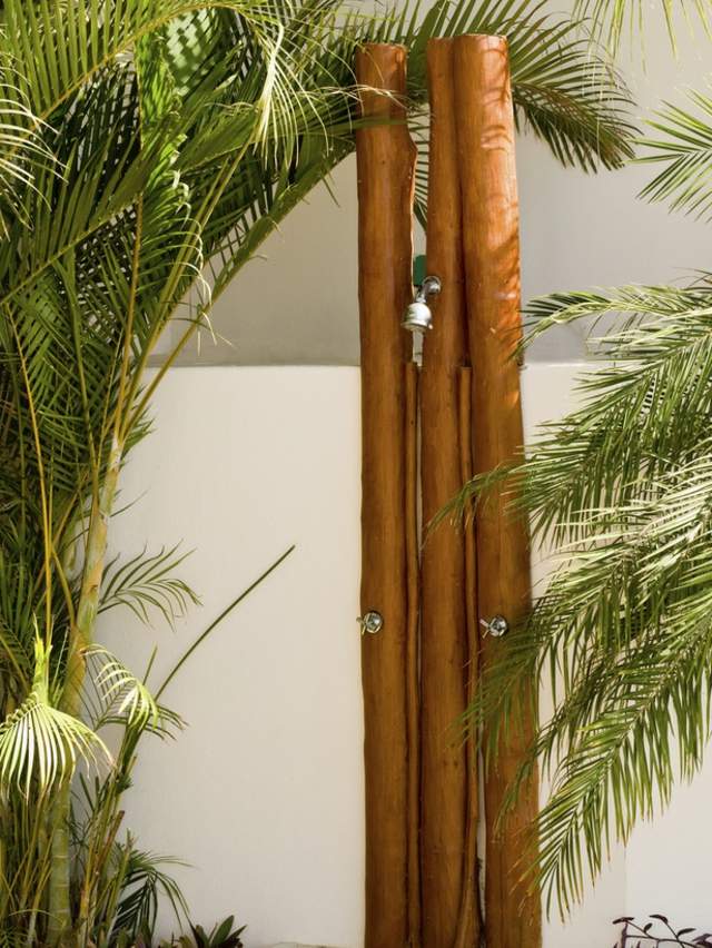 Trädgårdsdusch bambu stolp palmträd designkoncept