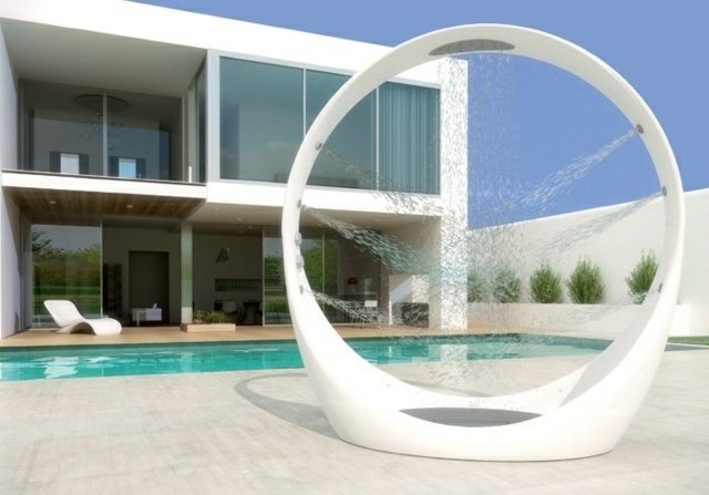 vit minimalistisk trädgård dusch hus bakgård pool