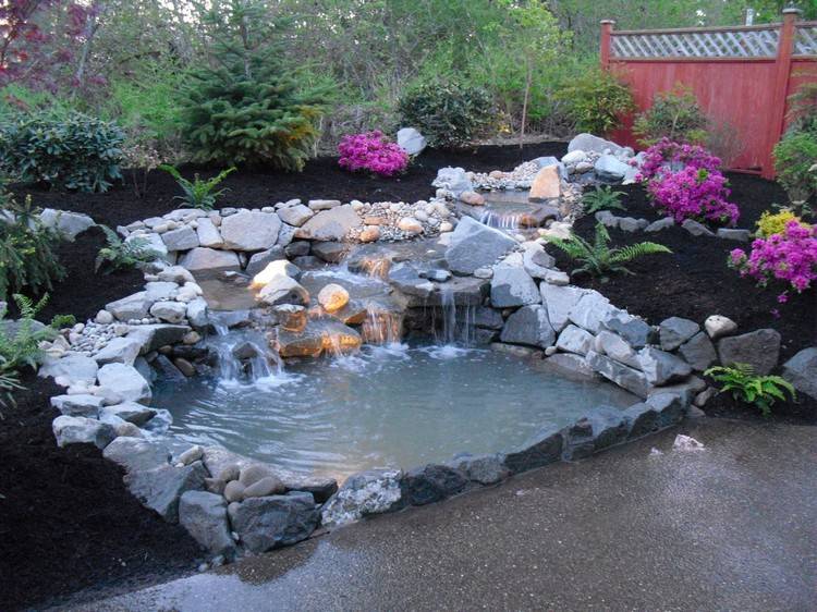 Skapa ett trädgårdshörn med vattenträdgård med vattenfall