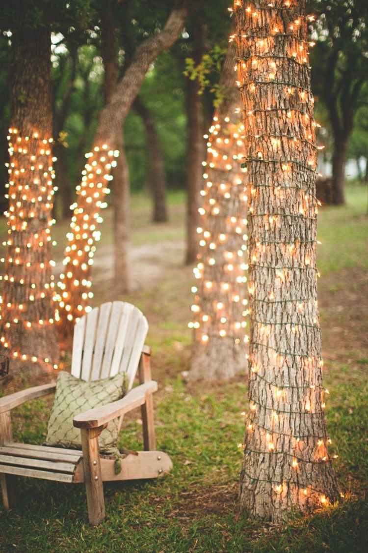trädgård fest-deco-fairy lampor-träd-wrap-belysning-trä-stol