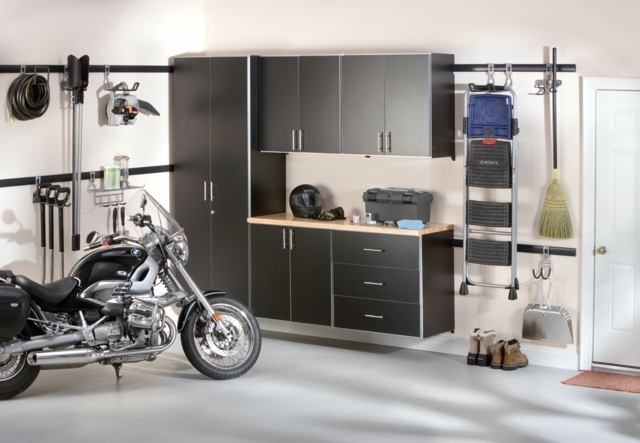 möblerad garage grå motorcykelkvast