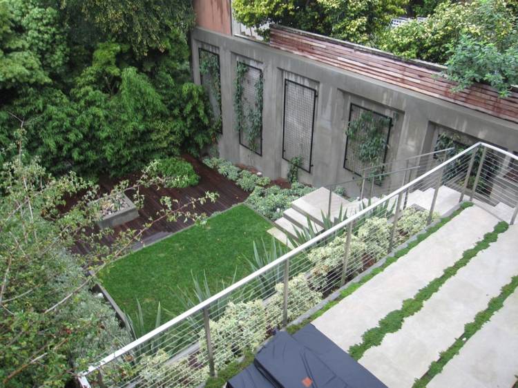 Trädgårdsdesignidéer gräsmatta beläggningsstenar betongplattor moderna