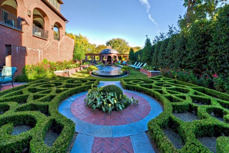 Fransk-trädgård-symmetrisk-design-häck-växter-labyrint-fontäner