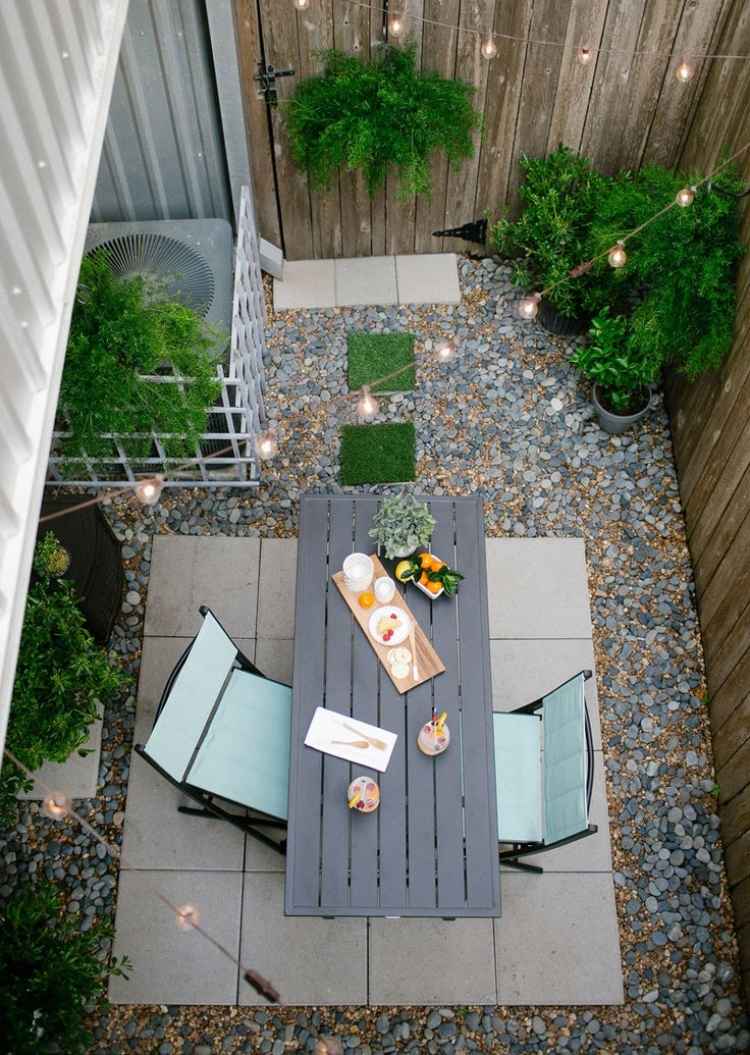 trädgård design-liten-trädgård-grus-terrass-matsal-hörn-golvplattor