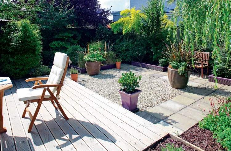 trädgård design-liten-trädgård-gräsmatta-trä-terrass-planter