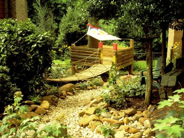 Trädgårdsdesign äventyrlig atmosfär skapar utrymme för barn