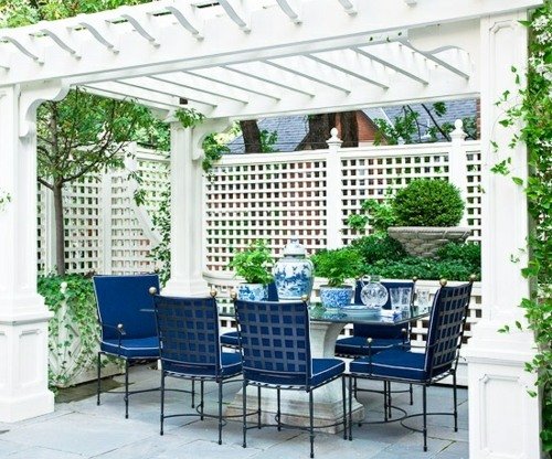 Trädgårdsdesign - blå matstolar