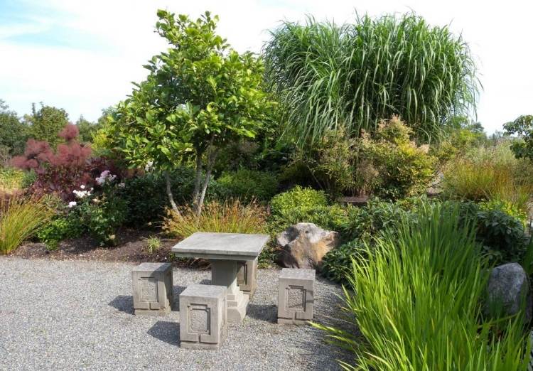 trädgårdsdesign-japansk-land-bord-pall-murad-sten-grus-växter