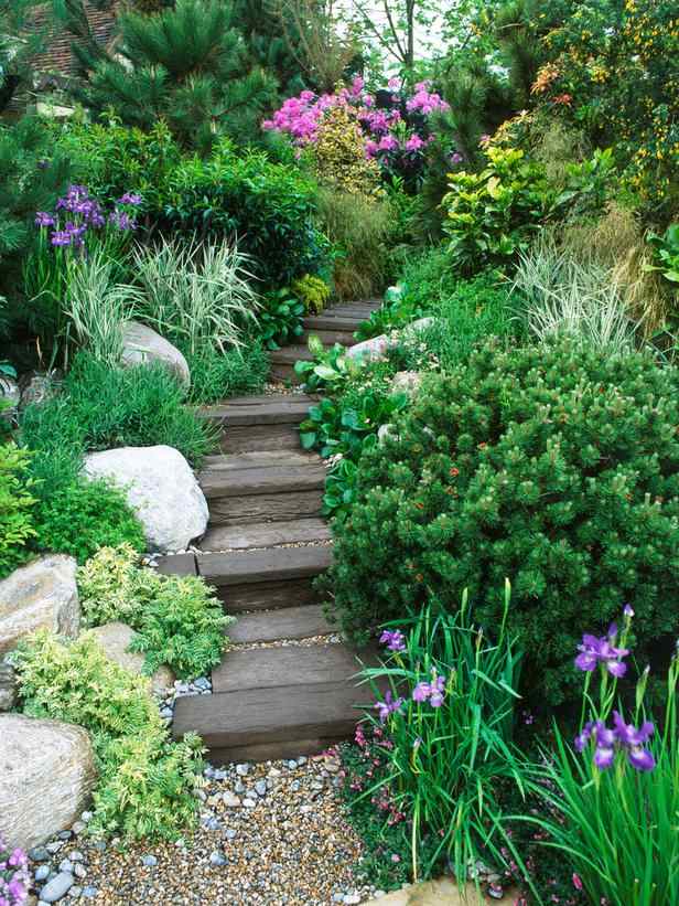 trädgård design-trä-steg-grus-stenar