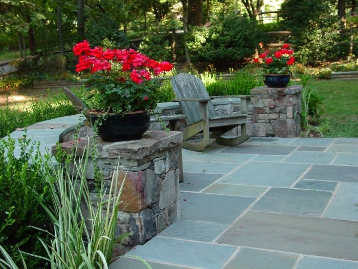 Idéer-design-sten-trädgård-golvbeläggning-terrass-vägg-blomkruka-dekoration