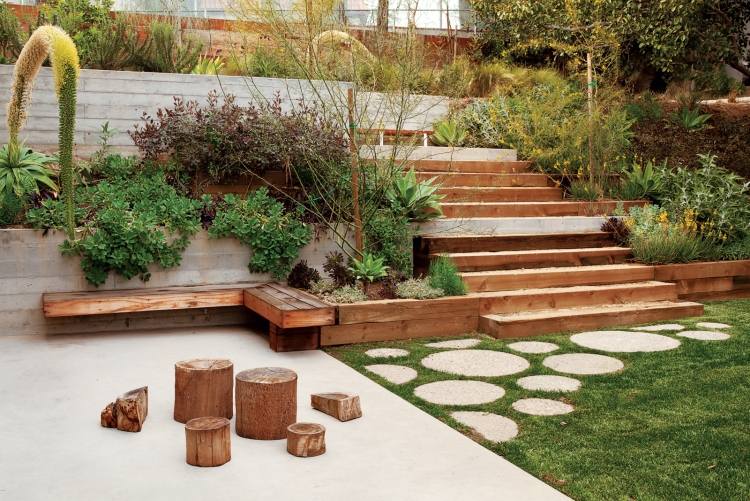 Trädgårdsdesign med stenar-terrasser-upphöjd säng-gräsmatta-trä-betong-modern