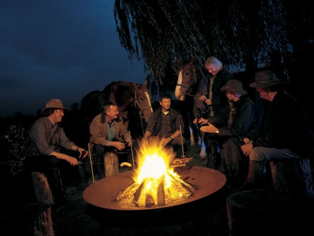 camping semester fjällutrustning moderna träkol