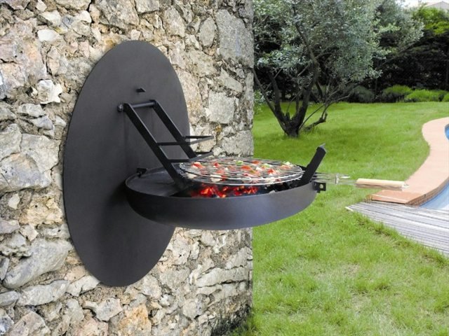 Grill nybörjarkol väggmonterad locklucka bakom glödkorgen