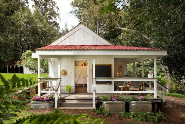 trädgård skjul-terrass-badrum-blomkrukor-bänk-bord-stolar-trappor-Heidi-Richardson