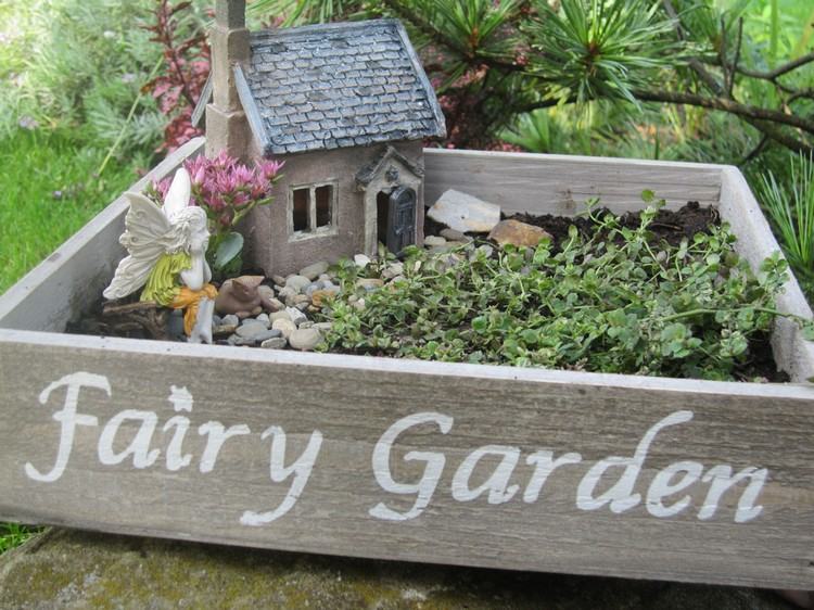 Trädgårdsidéer för små trädgårdar trälåda-hus-älvor