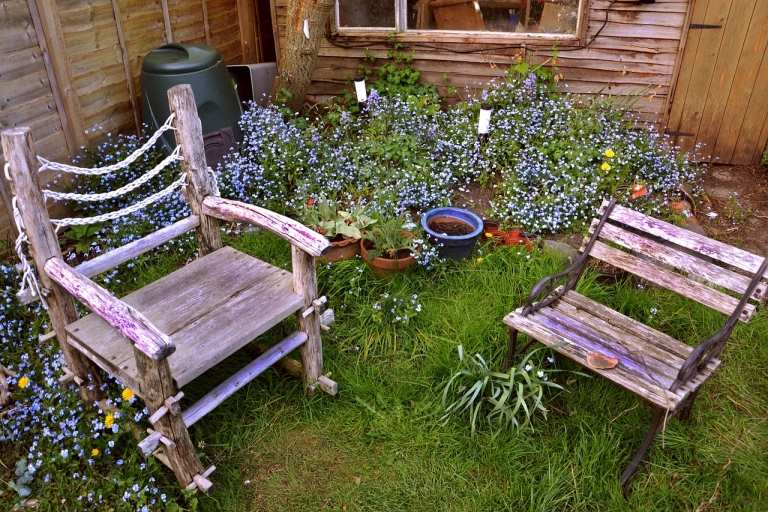 Trädgård och terrass idéer tillbehör trästol rustikt hus på landet