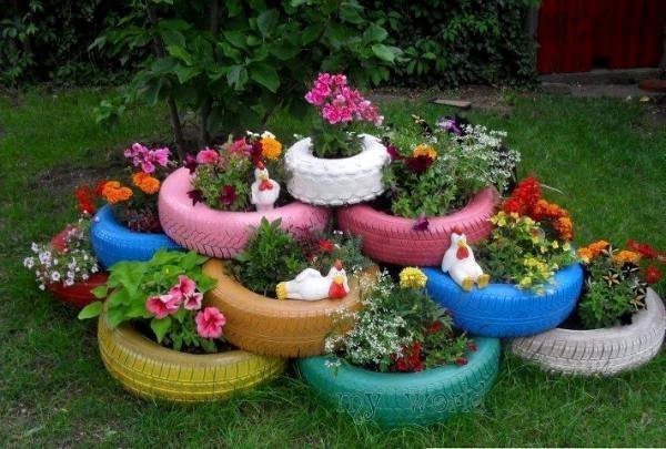 Trädgårdsidéer målade bildäck blomsterfigurer