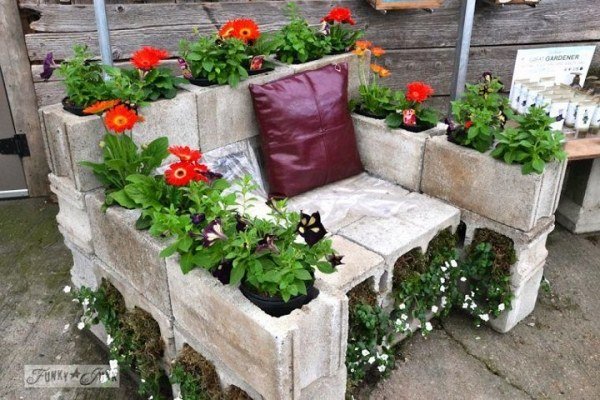 trädgård idéer gamla saker deco betong fåtölj blommor