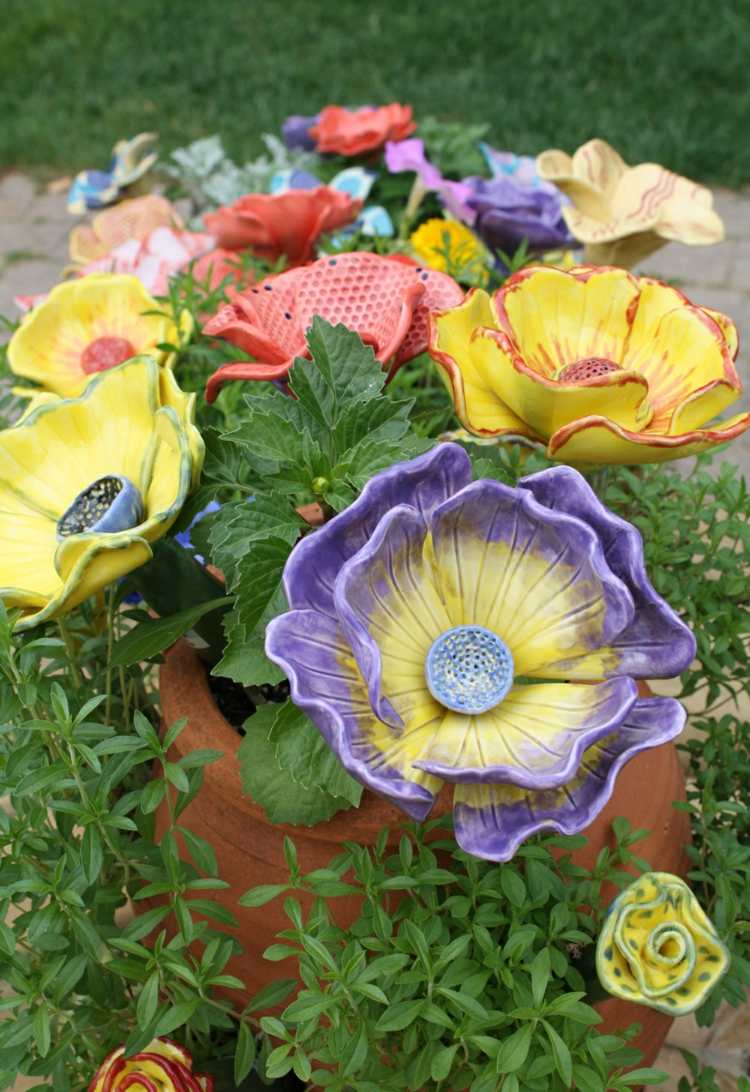trädgård-keramik-keramik-blommor-blom-kruka-dekoration-färgglada-blommor-lera-hantverk