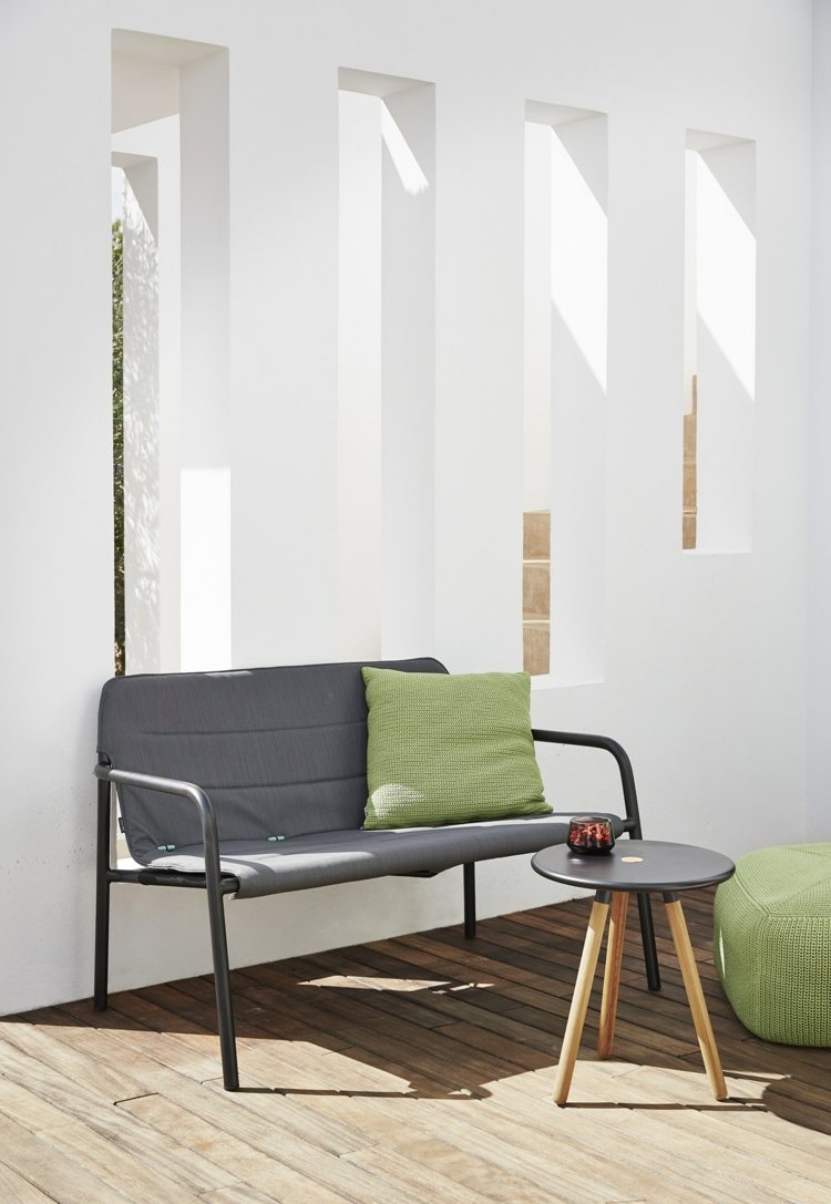 design-trädgårdsmöbler-bänk-idé-textil-modern-parkett-vägg-färg-vit