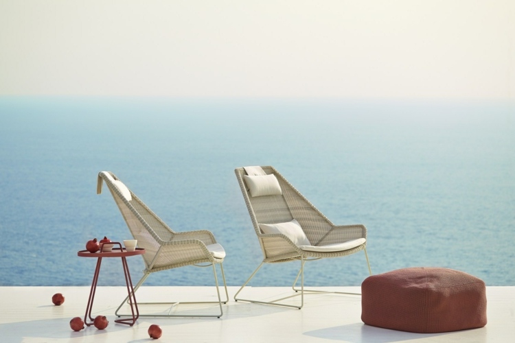 design-trädgårdsmöbler-stolar-elegant-vit-pall-röd-uteplats-design