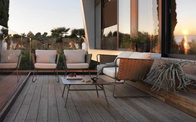 Trädgårdsmöbler idéer 2015 -portofino-soffa-fåtölj-armstöd-bord