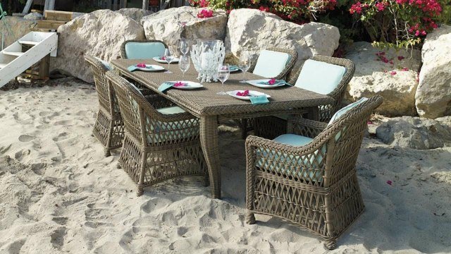 Trädgårdstillbehör stolar bord sand sommarsol